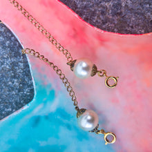 Load image into Gallery viewer, Detail pearl and chains of ball and chain