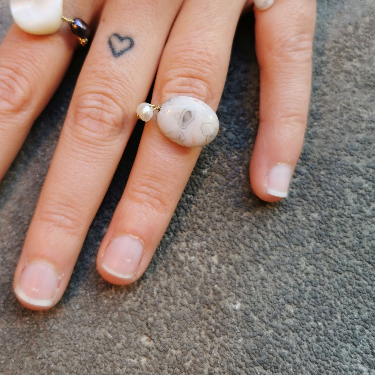 Freshwater pearl, Agate and Copper ring worn on