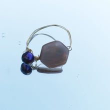 Load image into Gallery viewer, Mother of pearl and freshwater pearl copper ring