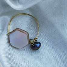 Load image into Gallery viewer, Octagon and freshwater pearl ring