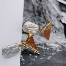 Load image into Gallery viewer, Baroque Pearl With Vintage stud on dolcevita background