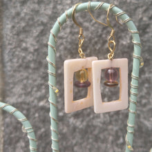 Load image into Gallery viewer, Pink shell earrings