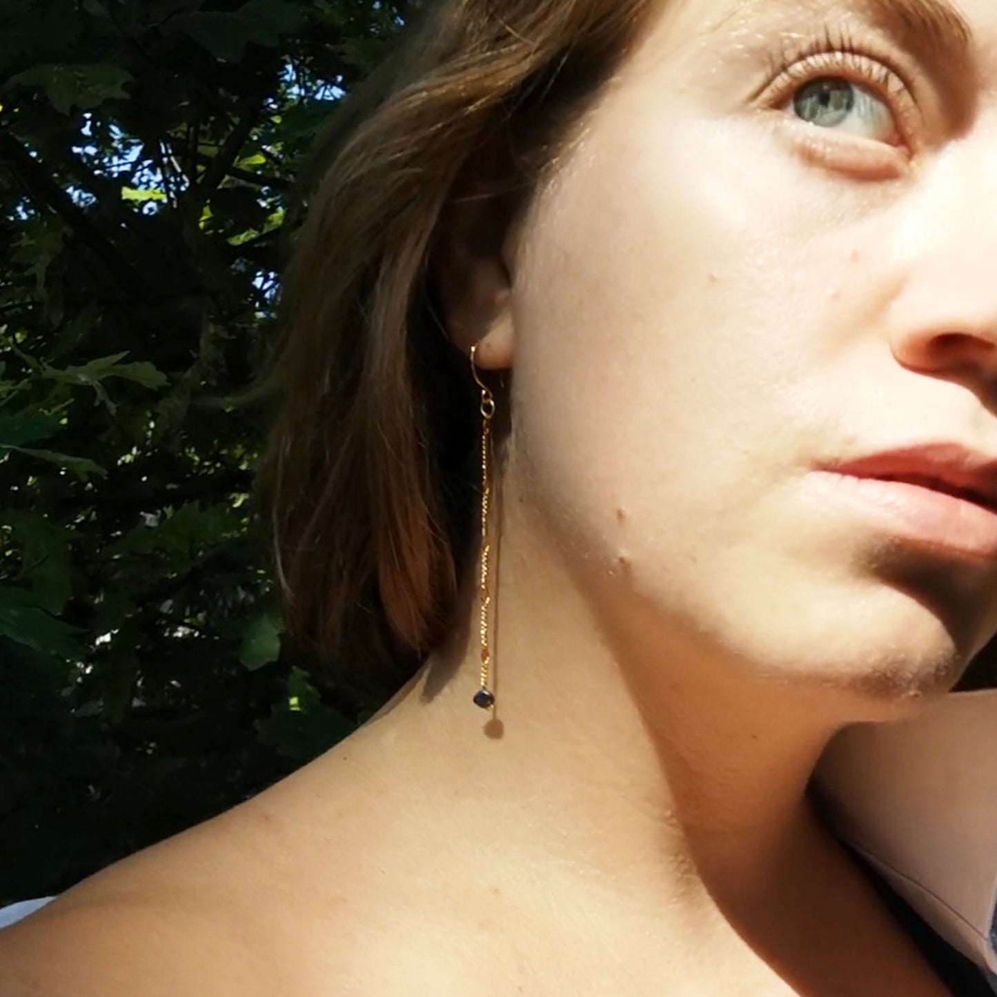 Drop that pearl earrings worn on