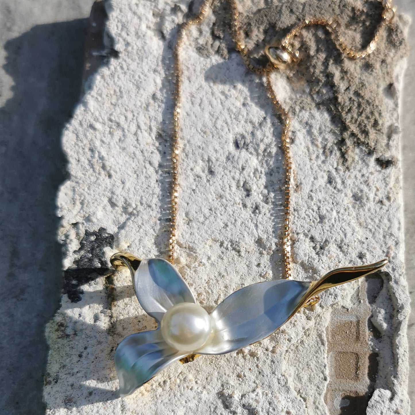 White Petals and Pearl bracelet