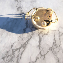 Load image into Gallery viewer, Small hoop with pearl and leaf detail