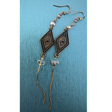 Load image into Gallery viewer, Camifolla Kite earring turquoise background