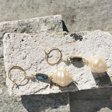 Load image into Gallery viewer, Misteltoe Earrings