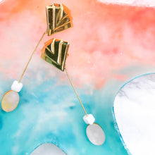 Load image into Gallery viewer, Natasha Madreperla Fan Earrings