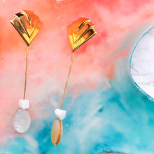 Load image into Gallery viewer, Natasha Madreperla Fan Earrings