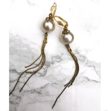 Load image into Gallery viewer, Pearl Diva earrings with Tassle