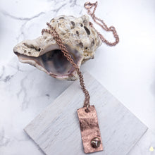 Load image into Gallery viewer, green pearl copper necklace