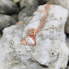 Load image into Gallery viewer, Copper pendant necklace with large freshwater pearl detail