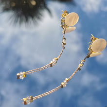 Load image into Gallery viewer, Snowdrop earrings