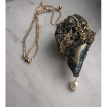 Load image into Gallery viewer, Cassiopearl Pendant Necklace