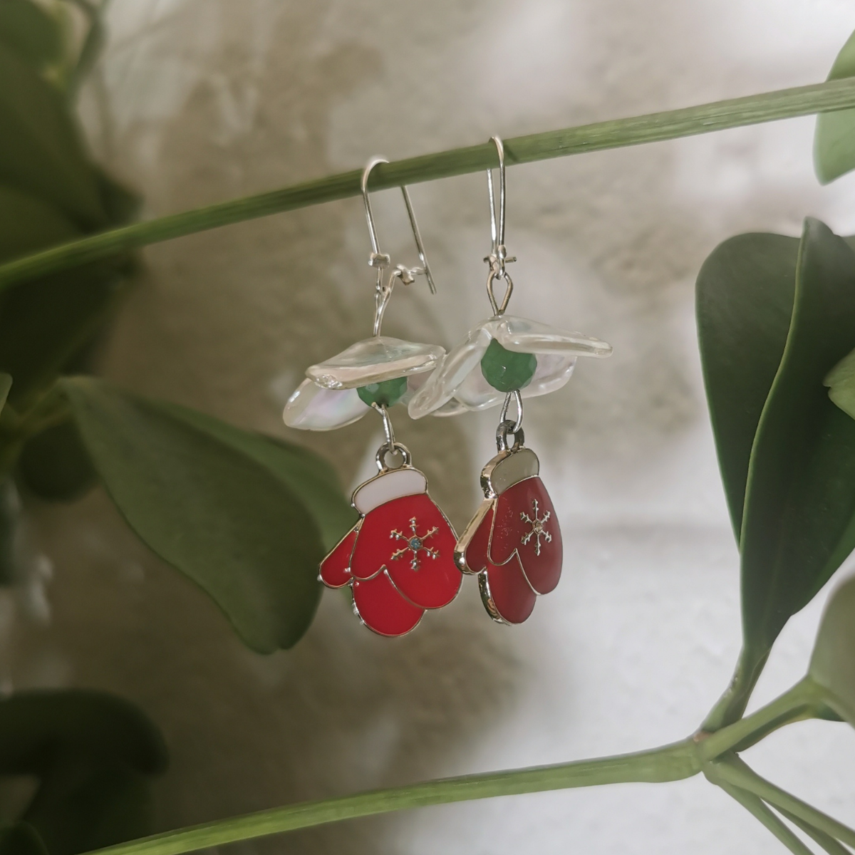 Snowdrop Mittens (red)