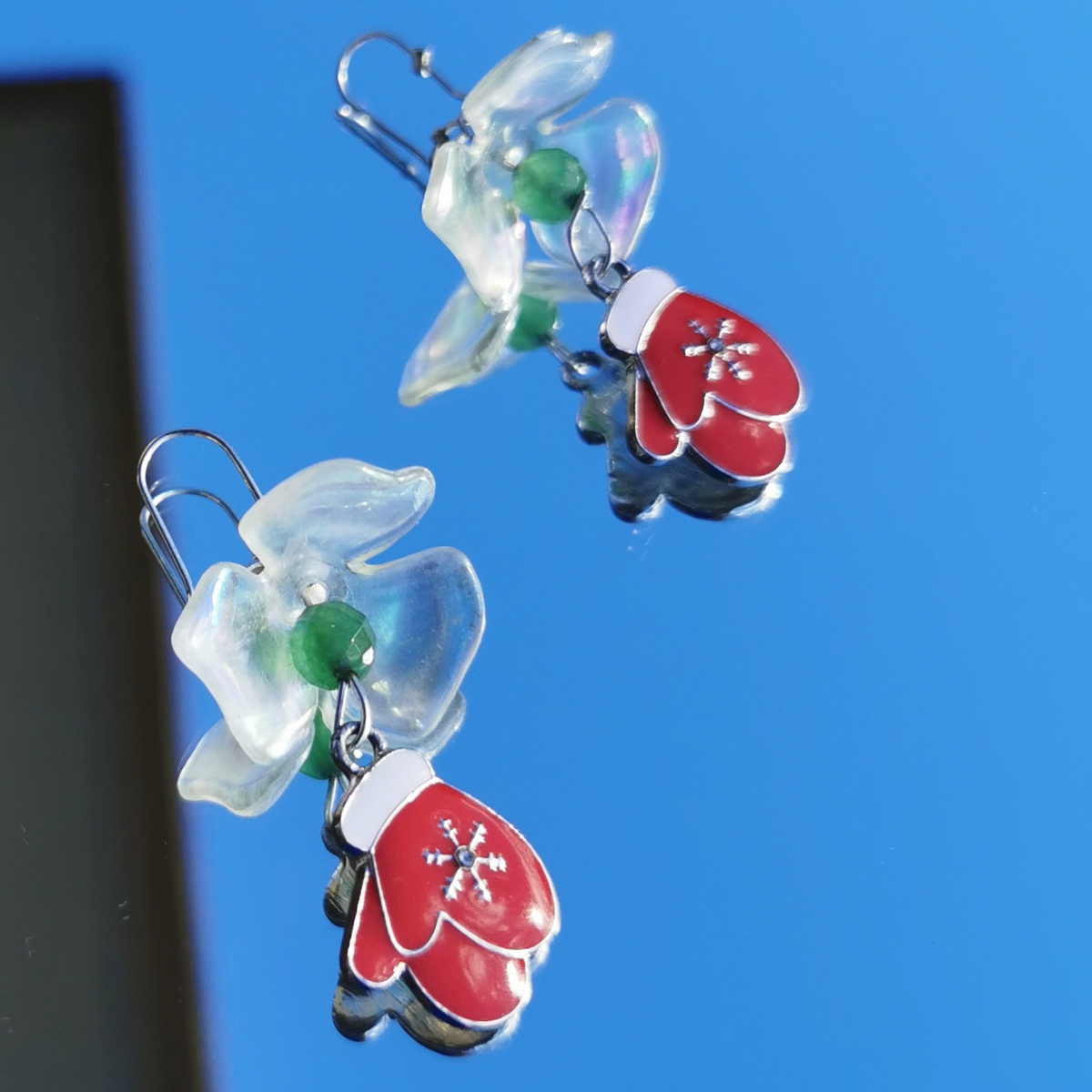 Snowdrop Mittens (red)