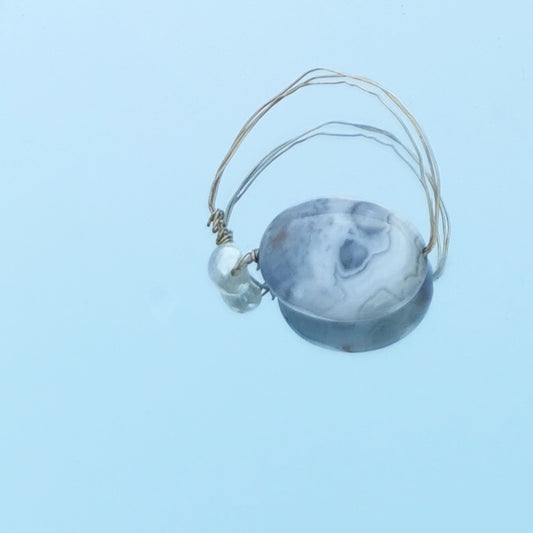 Agate and freshwater pearl ring