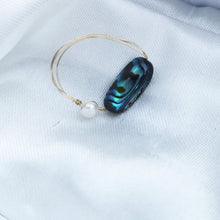 Load image into Gallery viewer, Paua and Freshwater thin ring
