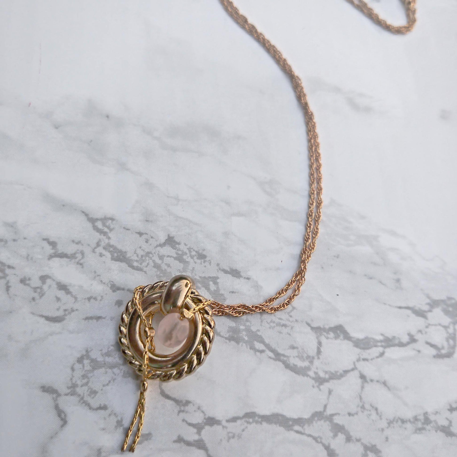 Textured pendant with pink bead n cable chain 