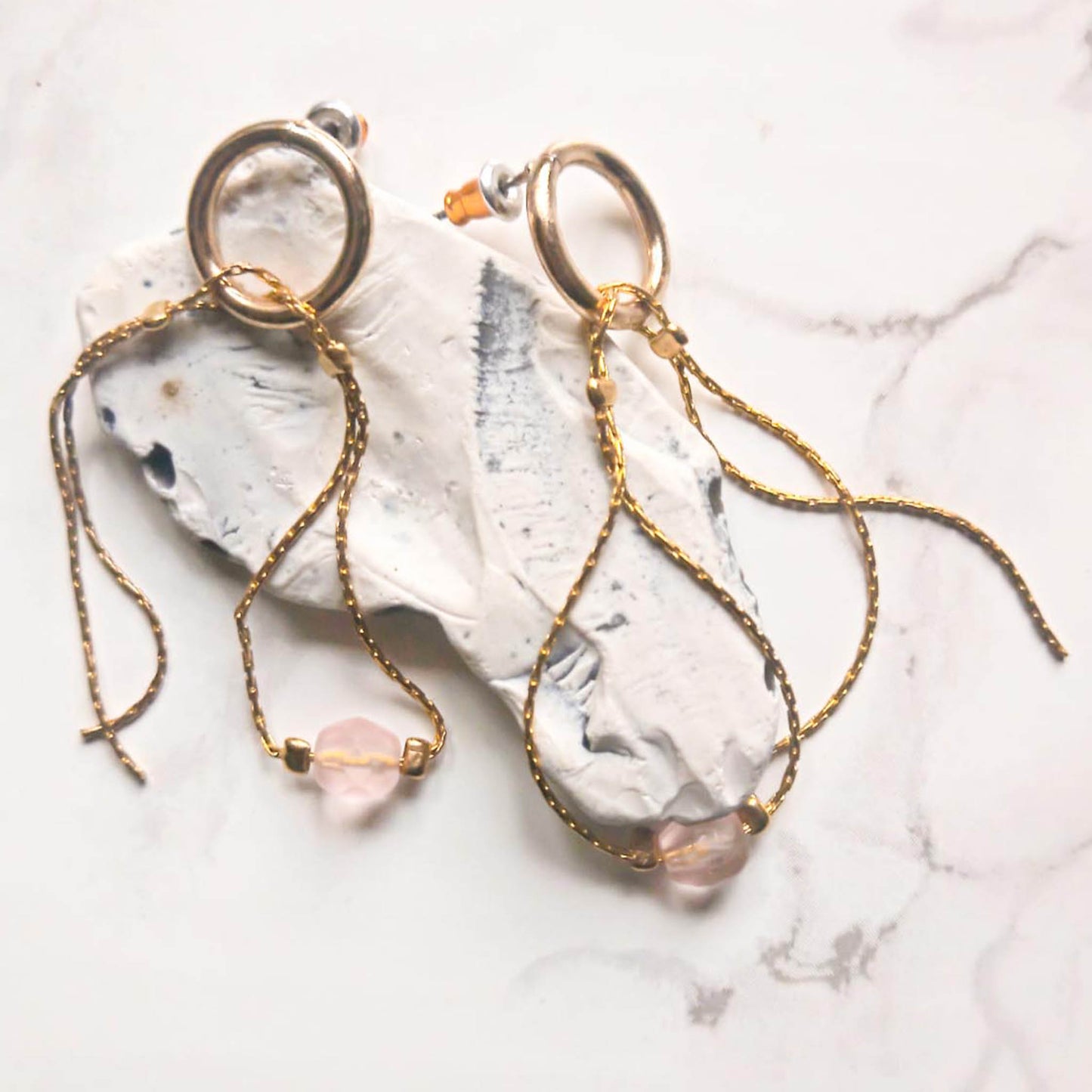 Stud earrings with pendant chains and pink beads