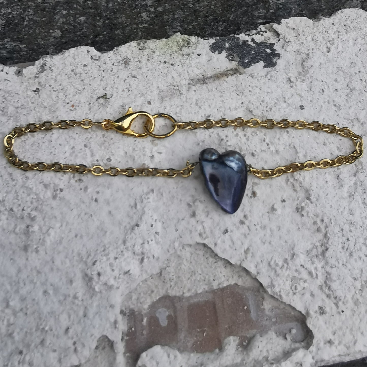 Blue kishi bracelet closed 