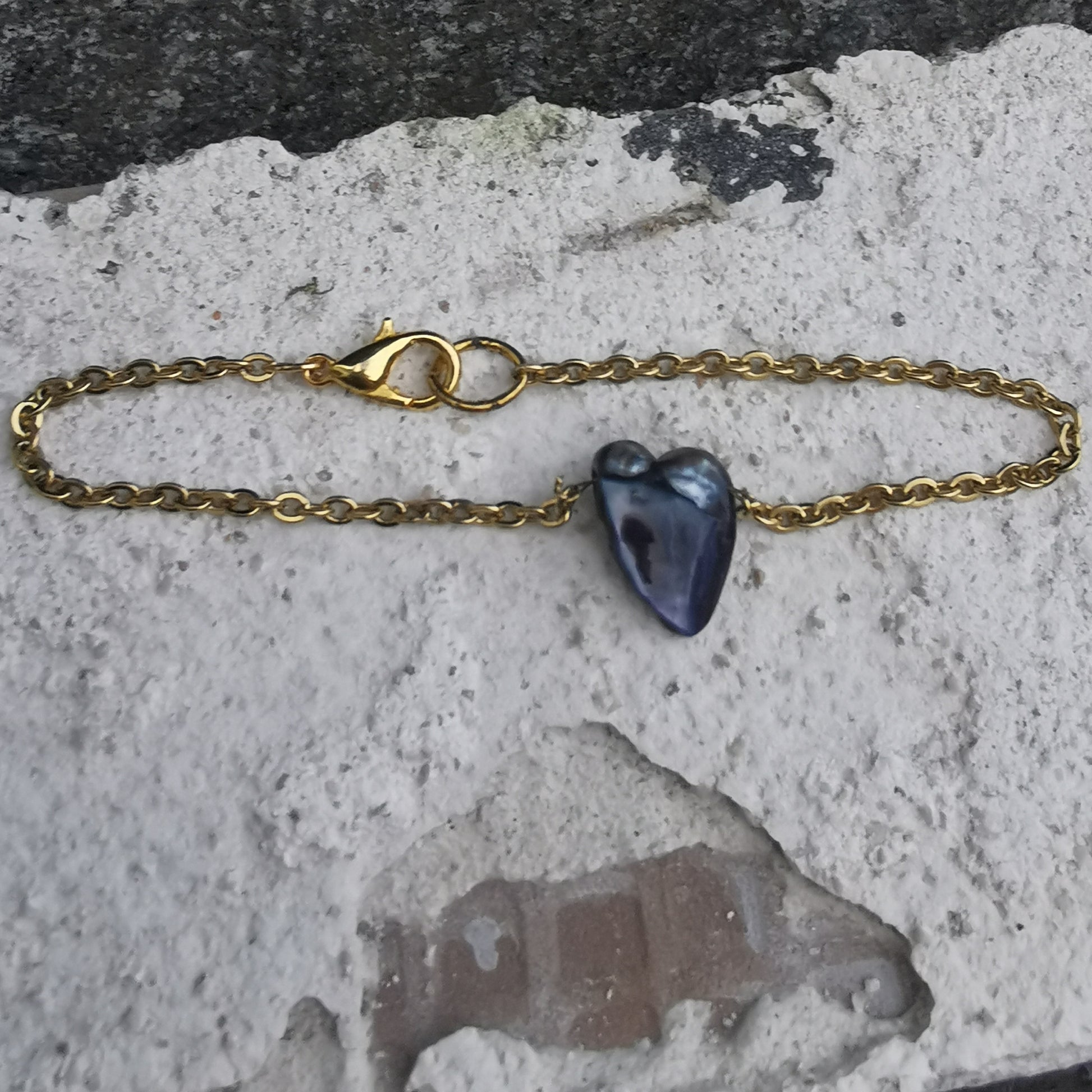 Blue kishi bracelet closed 