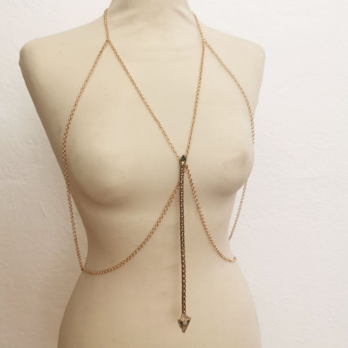 Snake eve bodychain on mannequin 