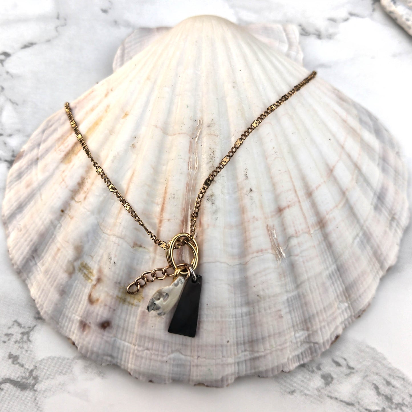 Camifolla February Necklace Shell