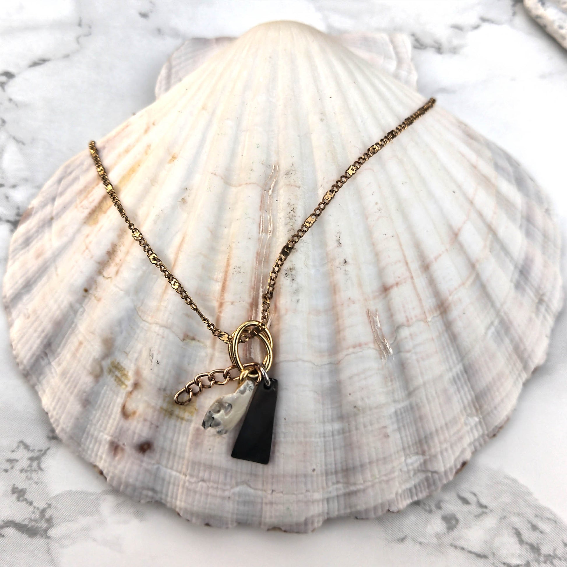 Camifolla February Necklace Shell