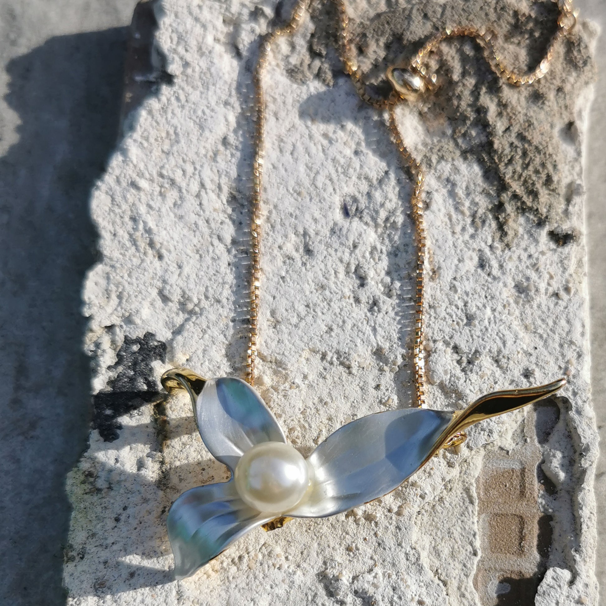 White Petals and Pearl bracelet