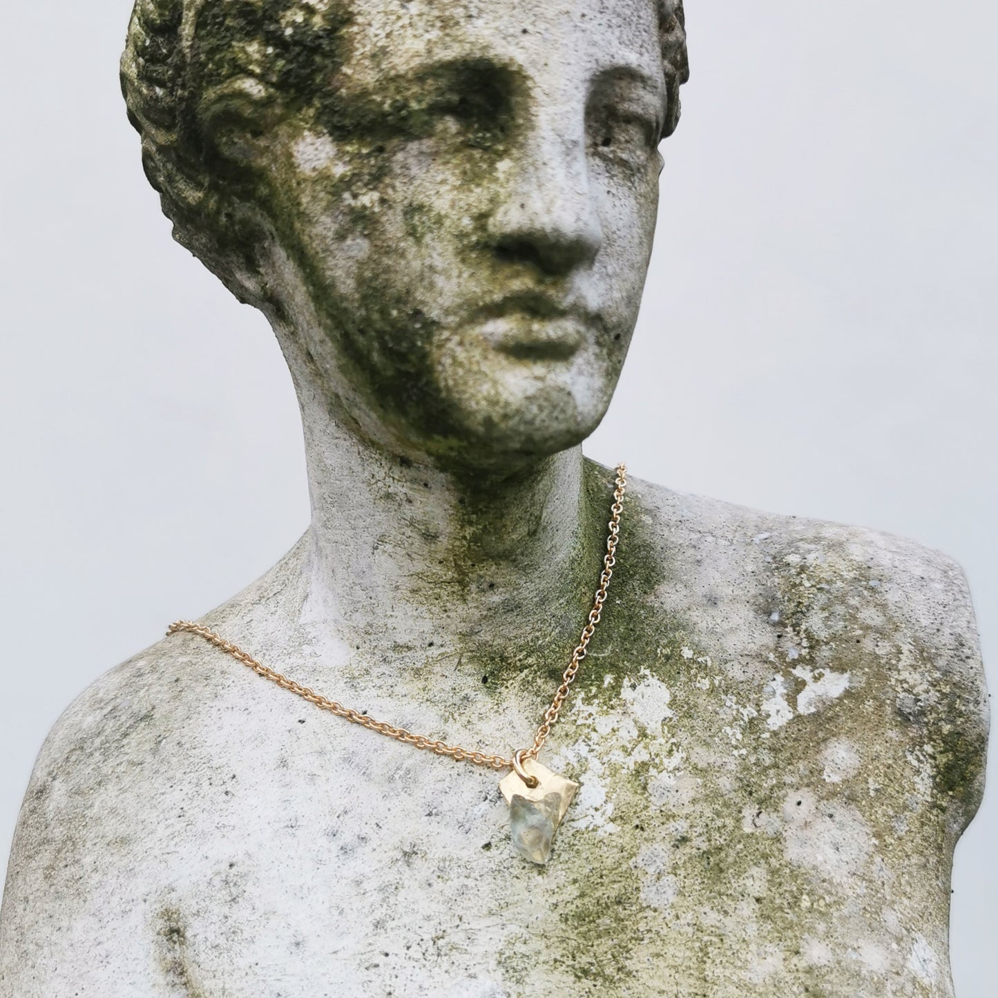 Fluorite necklace worn by Venus