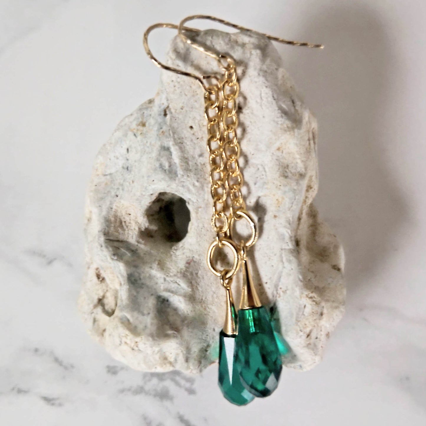 Gold plated twisted hooks with cable chain  with teardrop green swarowski crystals