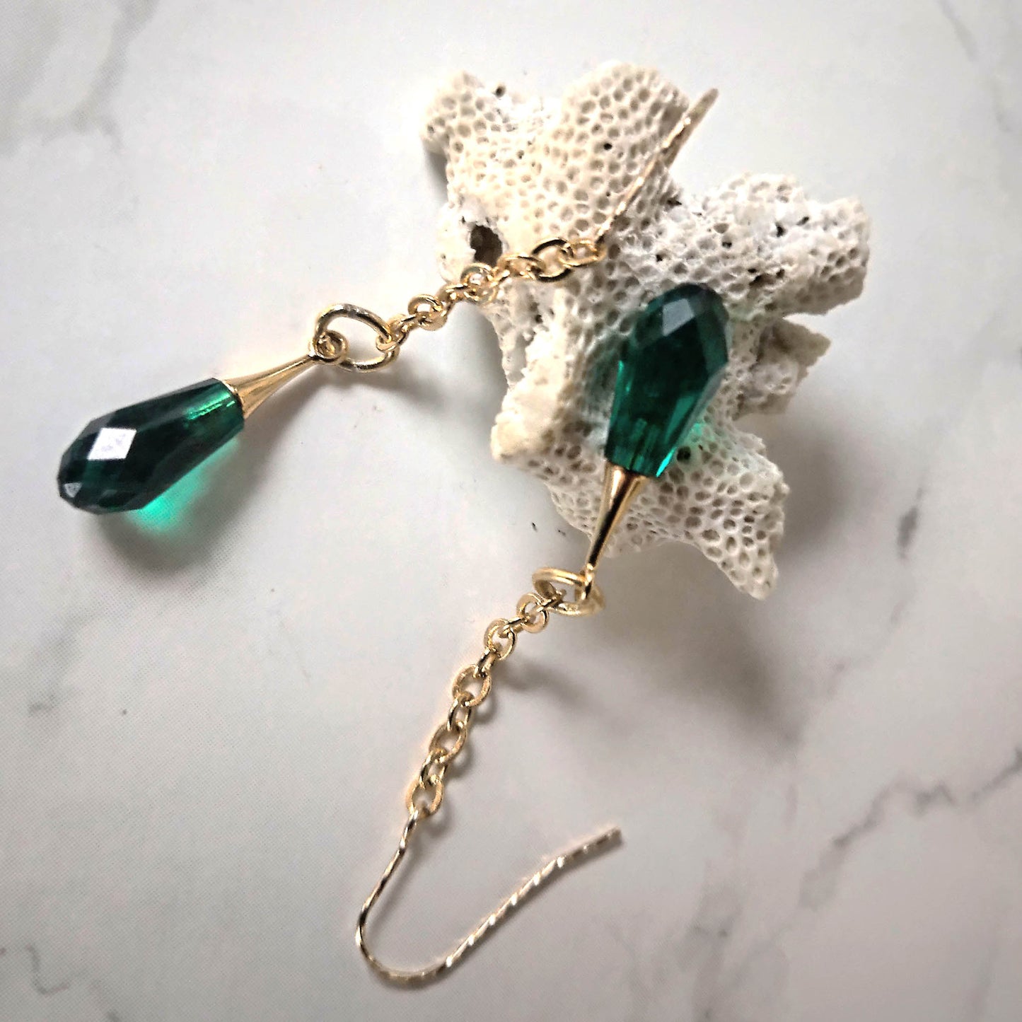 Green crystal earrings with twisted gold-plated hooks with swarowski teardrop crystals