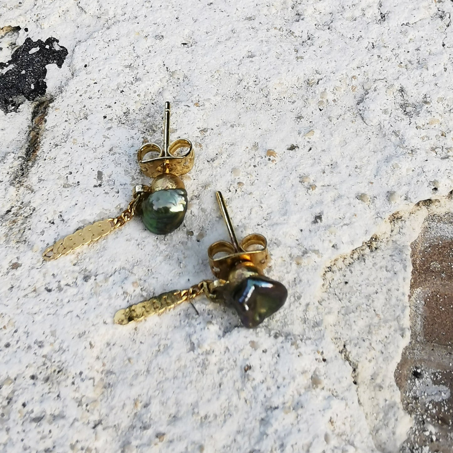 Green Freshwater pearl small stud earrings