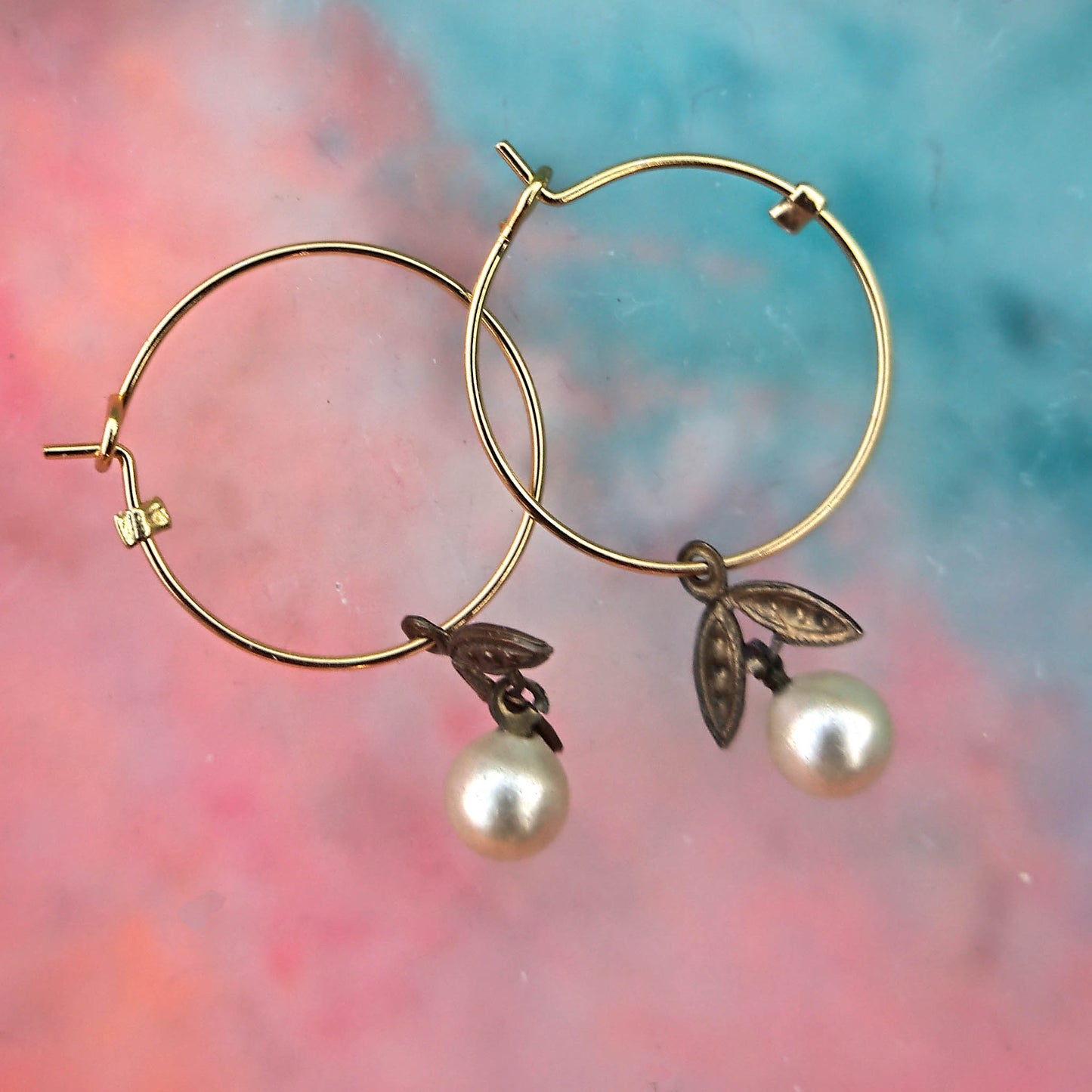Small  Hoop earring with leaf and pearl detail