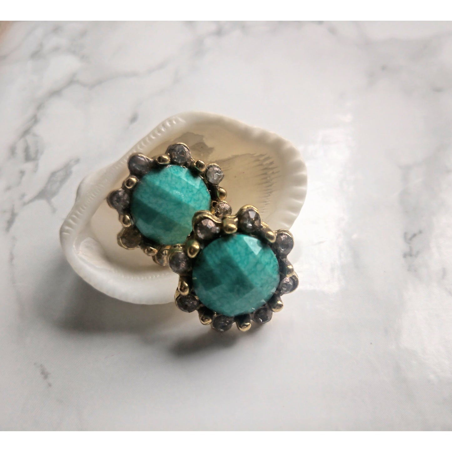 Camifolla Doris Studs white shell 