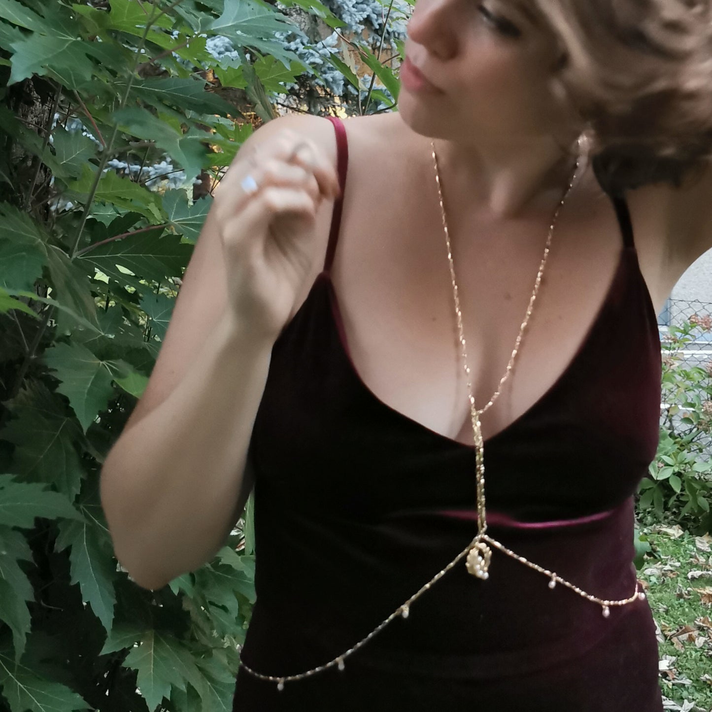 Bodychain Laurel pearl worn on 