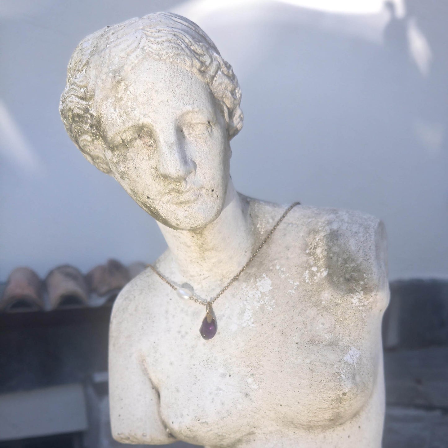 Amethyst and Asymmetric Pearl detail as worn by Venus