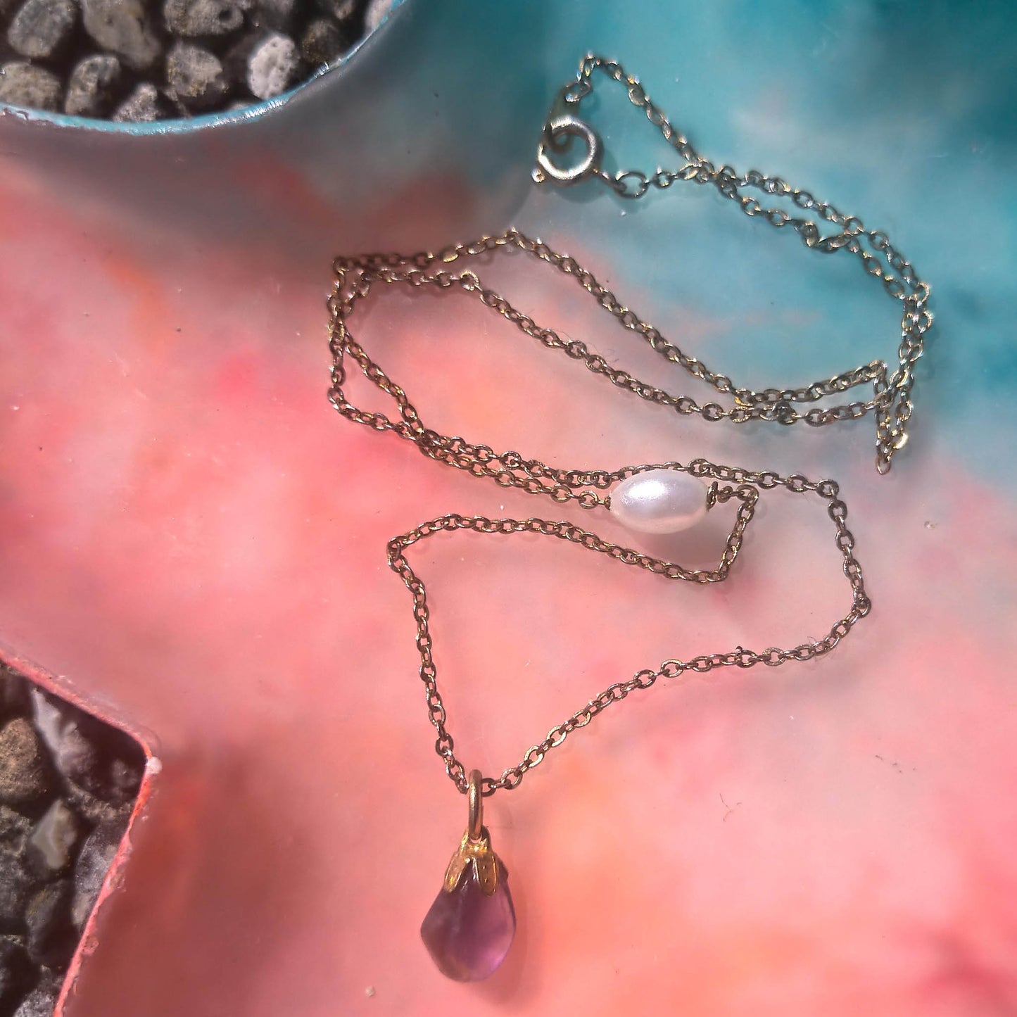 Asymmetric Pearl detail and Amethyst cable chain necklace on camifolla starfish tray