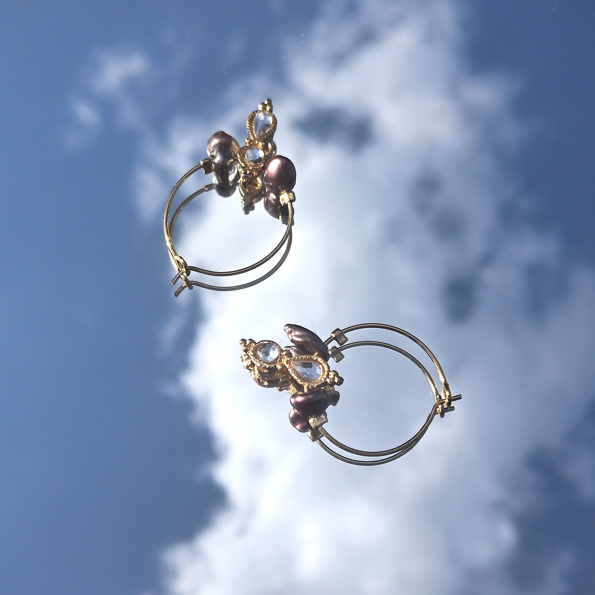 Shell and gold detail small hoops