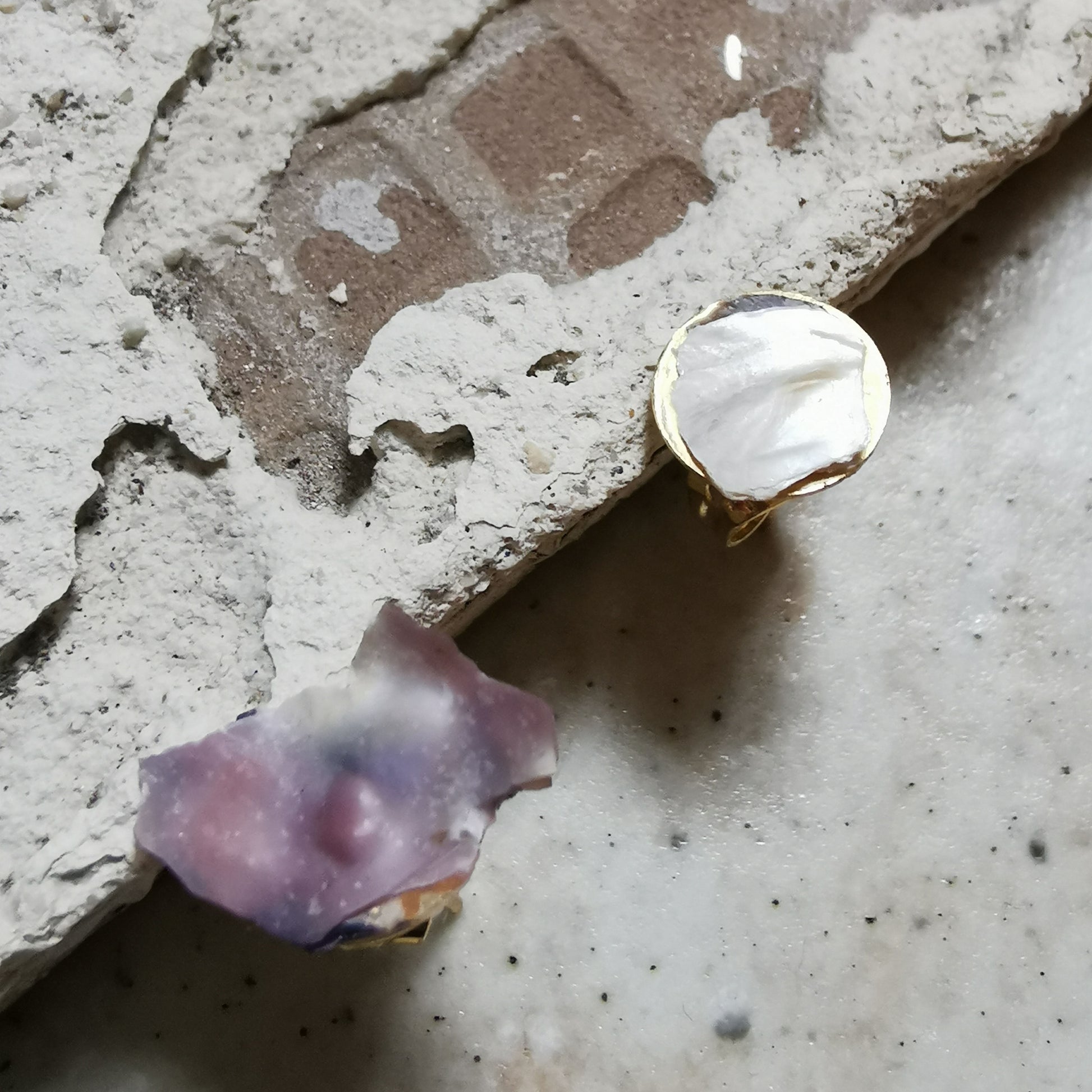 Purple shell and Mother of pearl stud Mismatch