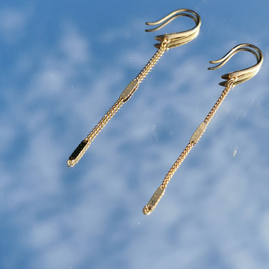 Dangle earrings gold reflection