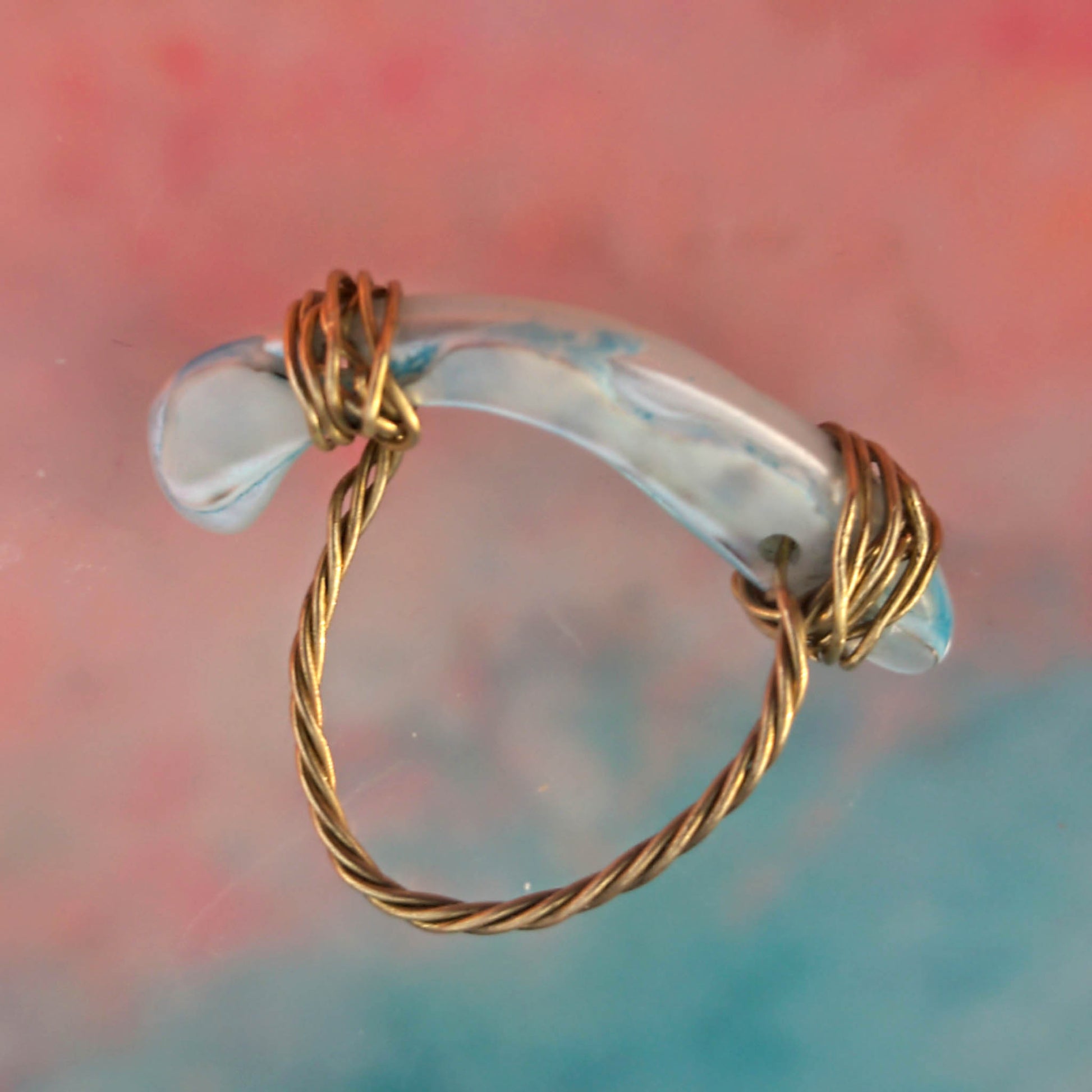 Pebbles ring- Mint shell gold 