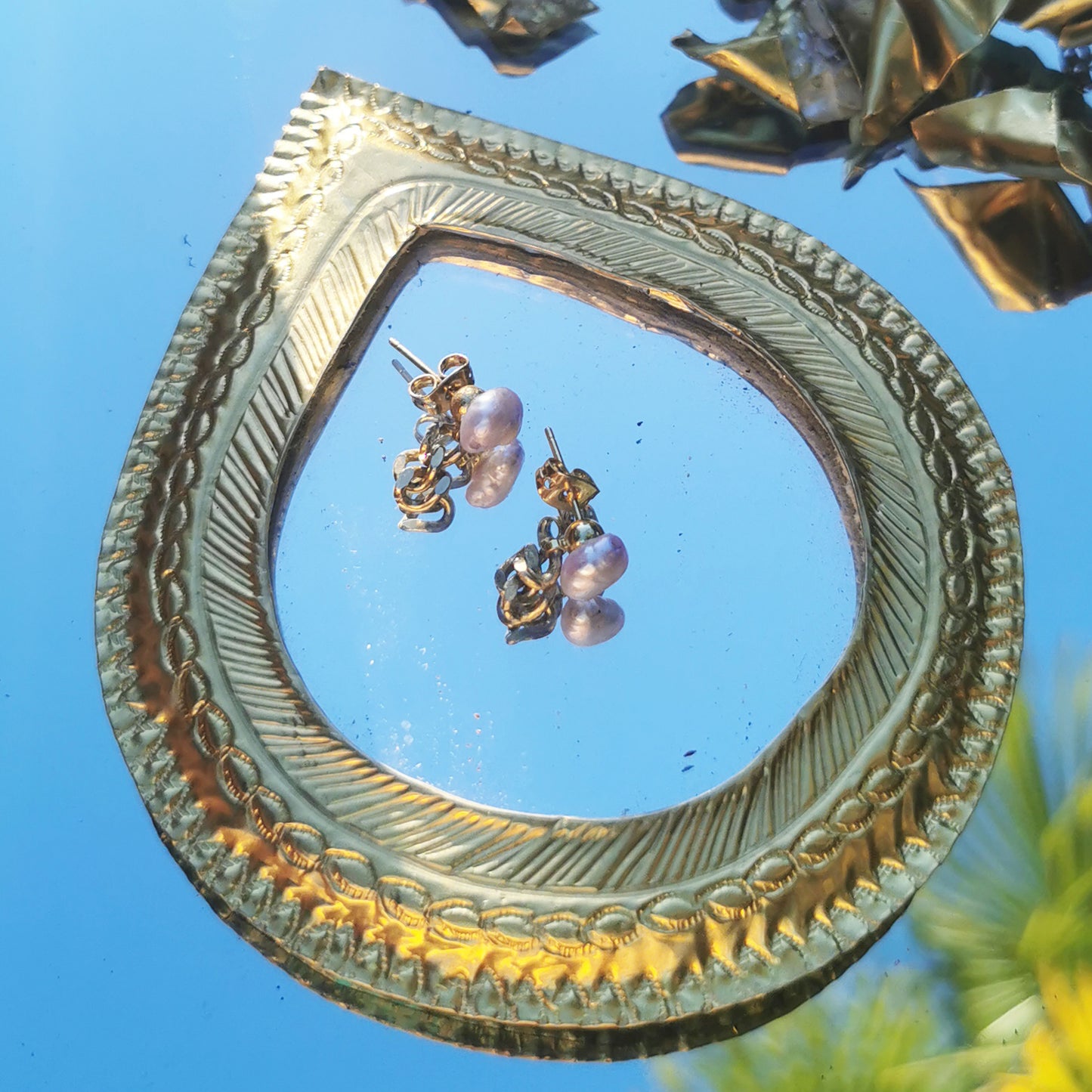 Violet mini lantern on mirror