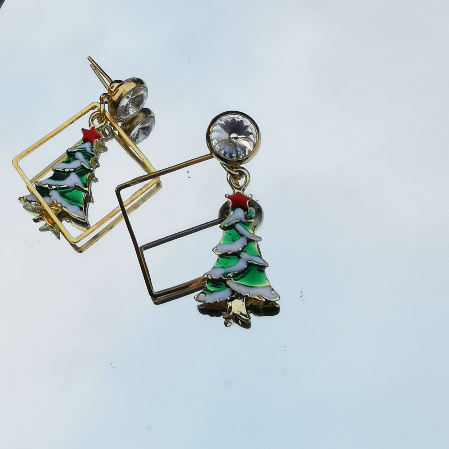 Bling Christmas tree in photos with mirror  reflection