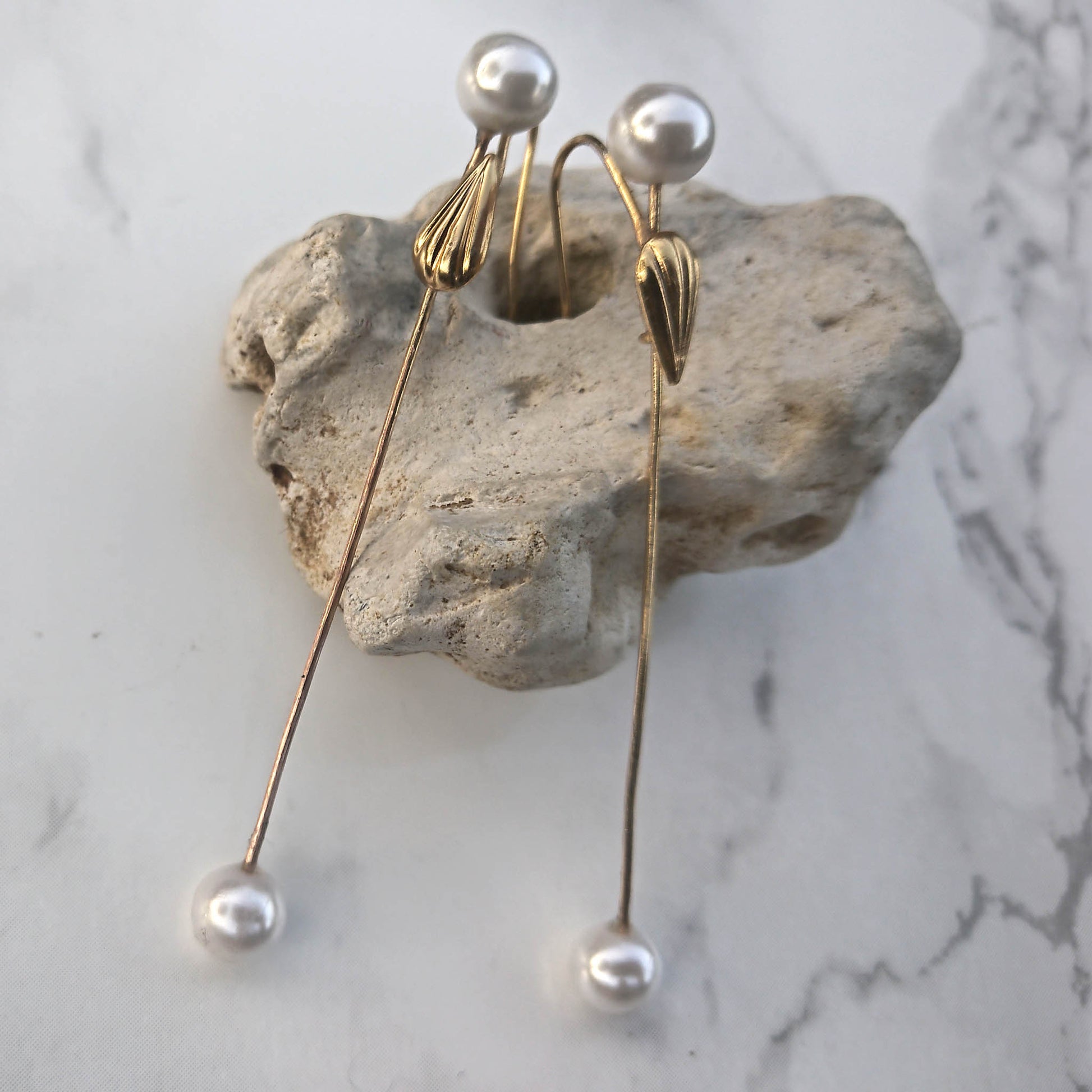 Signature Camifolla Earrings- white 